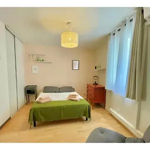 appartement-calme-a-2-pas-du-palais-des-papes.fr-provencehotel.com/